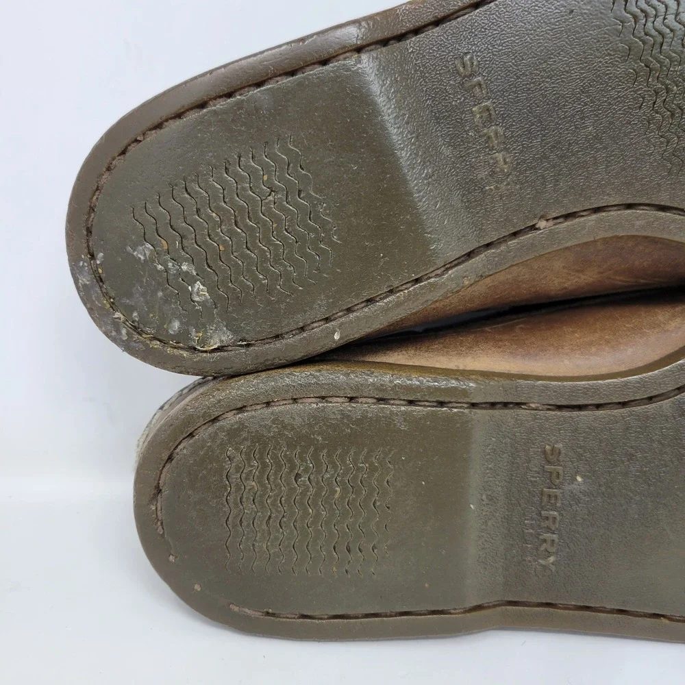 Sperry brand top